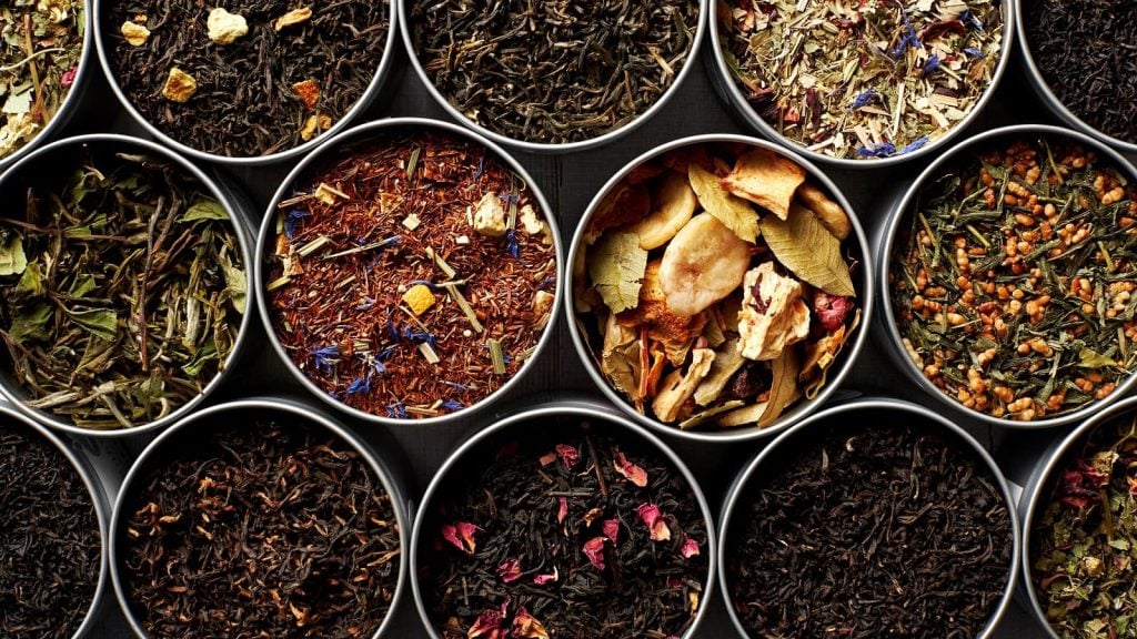 Die Geschichte des Tees: Eine spannende Reise von der Pflanze zur Tasse