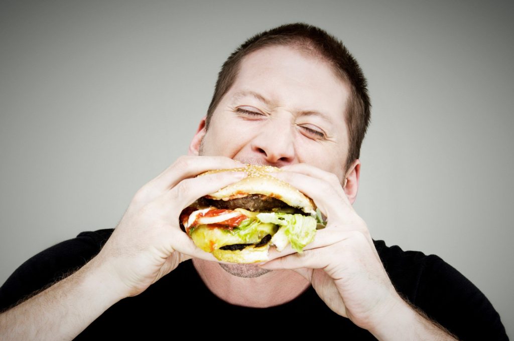 Burger essen ohne Kleckern dank Japan-Griff! Die japanische Methode funktioniert