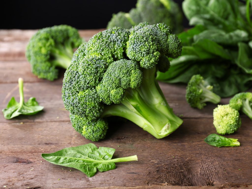 Brokkoli roh essen: Wie gesund ist das wirklich?