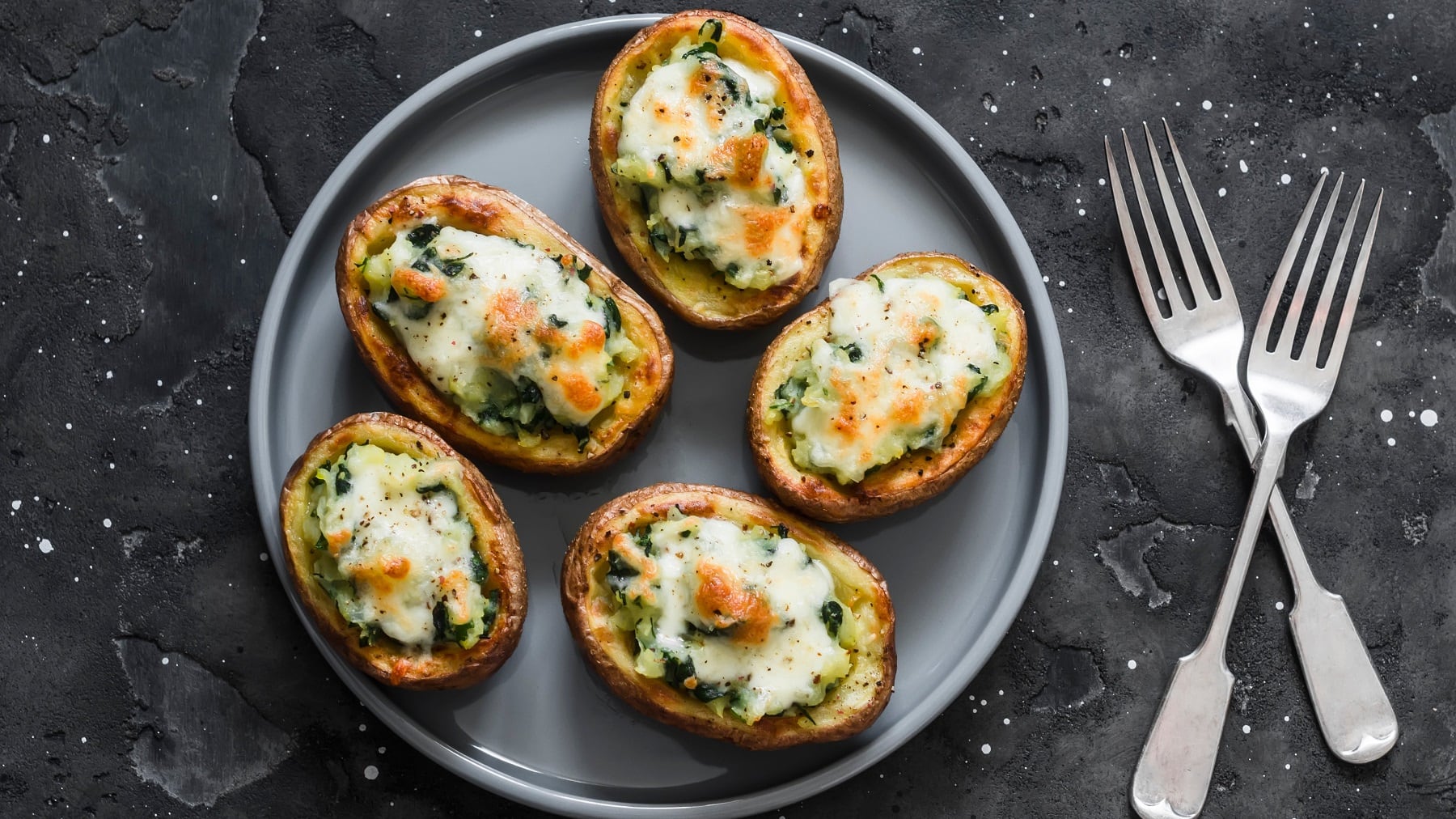 Backkartoffeln mit Spinat und Mozzarella – leichte Küche - EAT CLUB